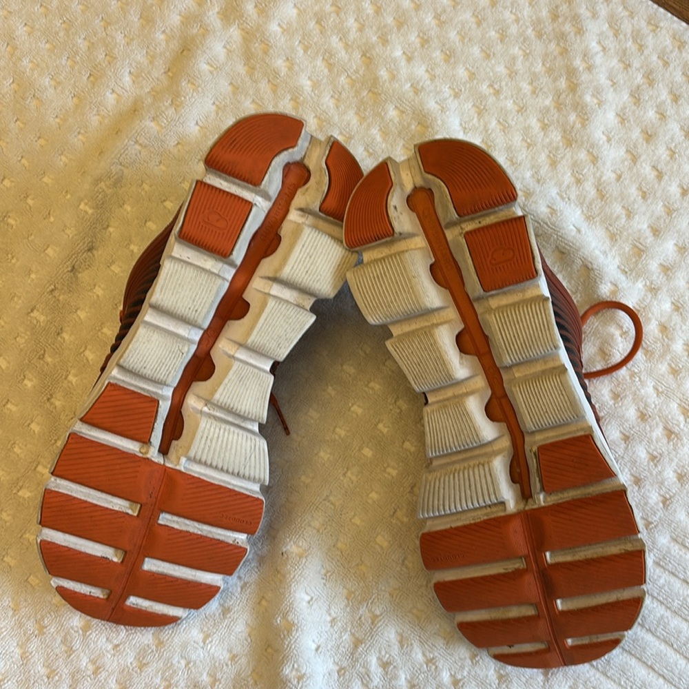 On Running men’s size 10, athletic shoes - Picture 4 of 7
